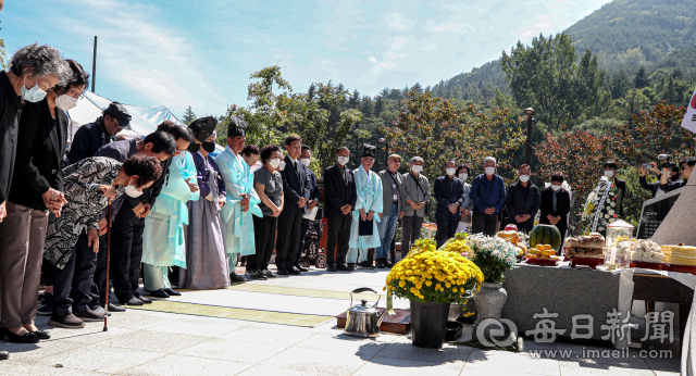 1일 대구 달성군 가창면 10월항쟁위령탑에서 열린 