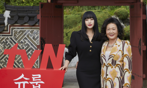 중전마마로 돌아온 김혜수 '기품 따윈 버리고 왕자들 교육 전쟁에 뛰어들다' 