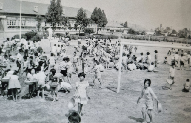 1960년대 청하초등학교 풍경. 청하초 제공.