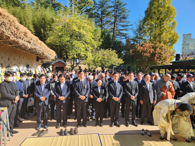 26일 구미 박정희 대통령 생가에서 박정희 대통령 서거 43주기 추모제와 추도식이 거행됐다. 이영광 기자