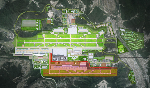 대구시는 13일 대구경북 통합신공항 민간공항 부문 청사진을 제시했다. 시는 1단계로 2030년까지 추진하는 3.8km 규모 활주로 외에 2단계(붉은선 내)로 2035년까지 민간전용 3.2㎞ 활주로 건설을 추가로 추진키로 했다. 연합뉴스