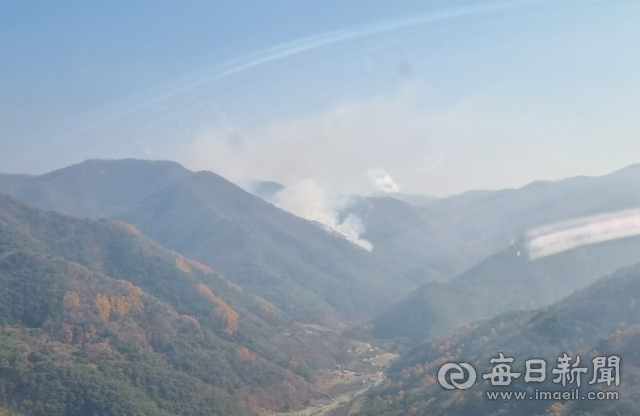 10일 오전 10시 42분쯤 경북 청송군 청송읍 월외리 53번지 주왕산국립공원 내에서 산불이 발생헸다. 청송군 제공