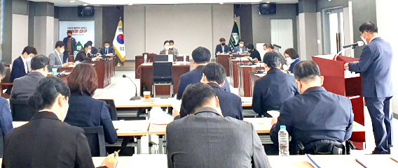 18일 대구시체육회 4층 회의실에서 대구시의회 문화복지위원회 대구시체육회·대구장애인체육회 행정사무감사가 진행되고 있다. 김우정 기자