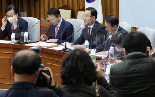 국민의힘 주호영 원내대표가 25일 국회에서 열린 원내대책회의에서 발언하고 있다. 연합뉴스