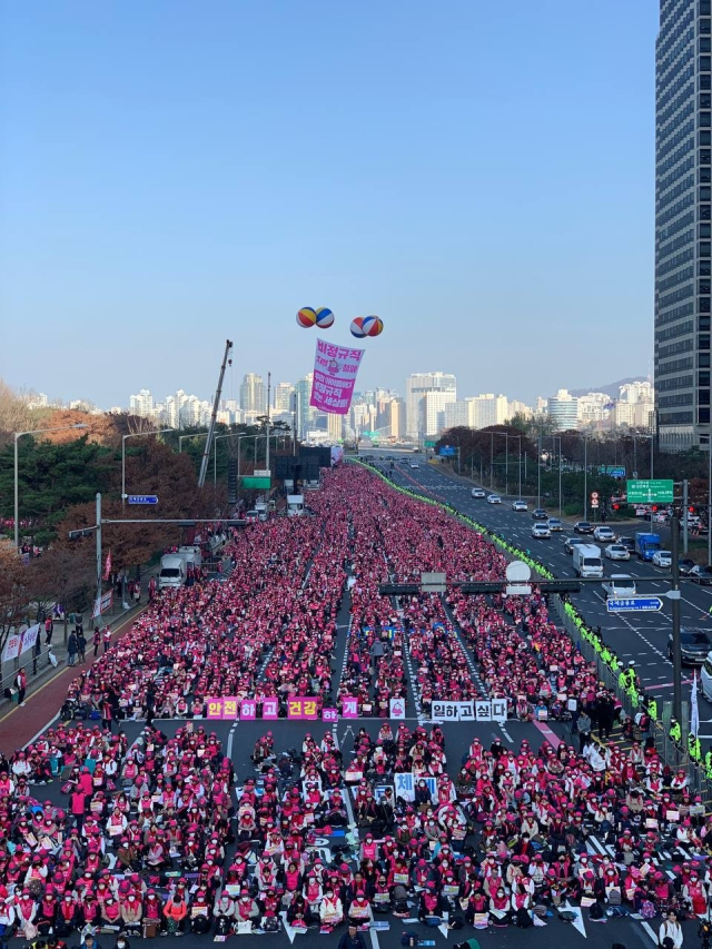 전국학교비정규직연대회의가 25일 서울 여의도에서 총파업을 진행했다. 전국학교비정규직연대회의 대구지부 제공