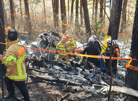 [2보] 양양 S-58T 헬기 추락, 70대 기장·50대 정비사 사망 추정