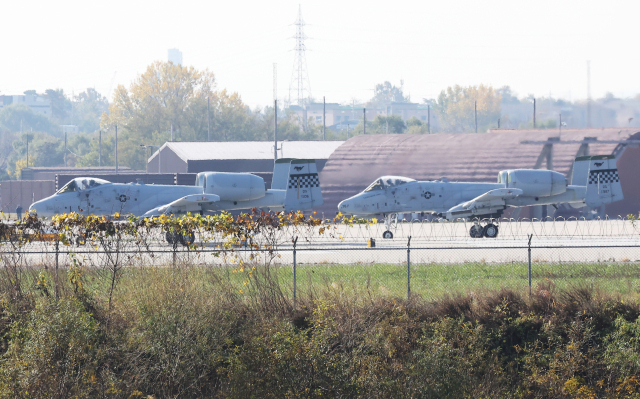 경기도 평택시 주한미공군 오산기지에서 A-10 공격기가 이륙 준비를 하고 있다. 기사와 직접적인 관련 없음. 연합뉴스