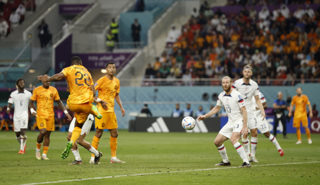 Soccer Football - FIFA World Cup Qatar 2022 - Round of 16 - Netherlands v United States - Khalifa International Stadium, Doha, Qatar - December 3, 2022 Netherlands\