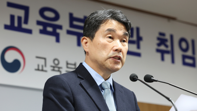 공공연대노동조합이 29일 국회 앞에서 돌봄 공공성 확대와 돌봄노동자 처우개선을 위한 예산 확대 촉구 기자회견을 하고 있다. 연합뉴스