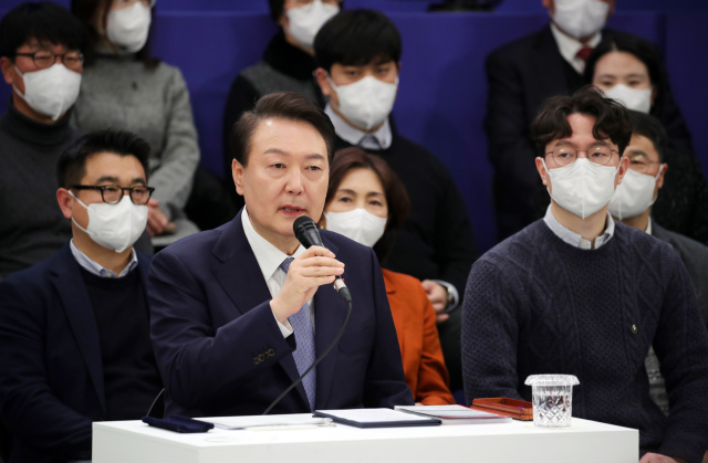 윤석열 대통령이 15일 서울 청와대 영빈관에서 열린 제1차 국정과제 점검회의를 주재하고 있다. 연합뉴스