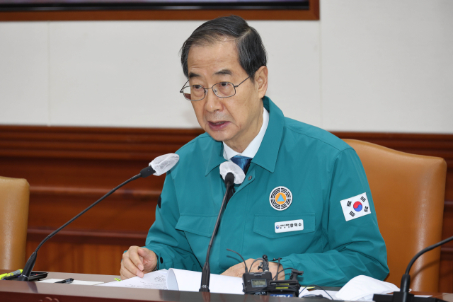 한덕수 국무총리가 30일 정부서울청사에서 열린 코로나19 중대본 회의를 주재하고 있다. 정부는 이날 코로나19 중대본 회의에서 중국발 입국자에 대한 추가 방역 대책을 확정 발표한다. 연합뉴스