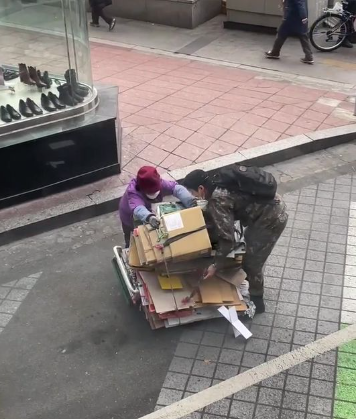 사진은 육군훈련소 대신 전해드립니다에 올라온 영상 캡처.