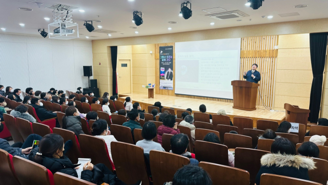 대구 수성구립 고산도서관은 지난달부터 특성화프로그램인 