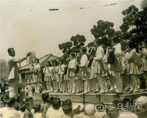 경산초등학교의 1970년대 학예 발표회 모습. 경산교육지원청 제공