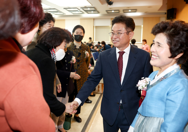 한국여성농업인 경상북도연합회는 17일 경북도 농업인회관에서 제14·15대 임원 이·취임식을 개최했다. 경북도 제공