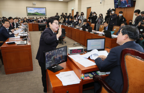 환노위서 '노란봉투법' 여당 퇴장 후 야당 주도 단독처리