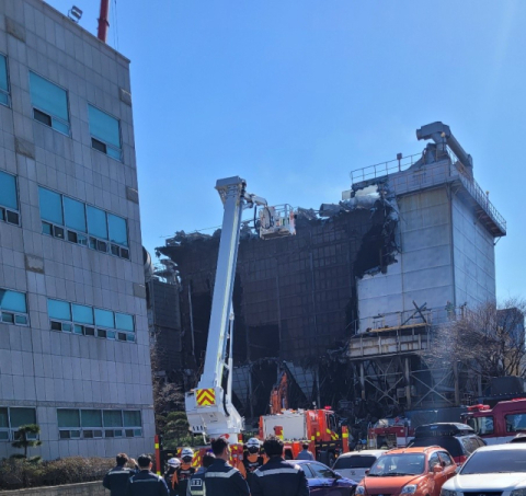 현대제철 포항공장 집진기 철거 작업 중 화재…인명피해 없어