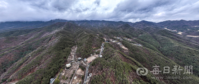 팔공산12일 대구 동구 용수동 동화사삼거리 상공에서 바라본 팔공산의 모습. 안성완 기자 asw0727@imaeil.com