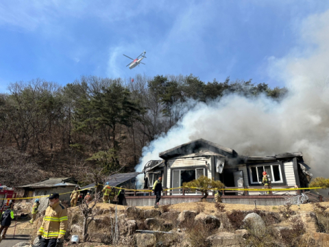 경북 예천 한 단독주택서 난 불 주변 야산으로 번져 ‘아찔’