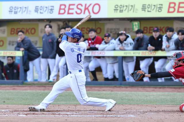 14일 대구삼성라이온즈파크에서 열린 삼성라이온즈와 SSG랜더스의 시범경기에서 8회말 3루타를 때려낸 삼성 신인 내야수 김재상. 삼성라이온즈 제공