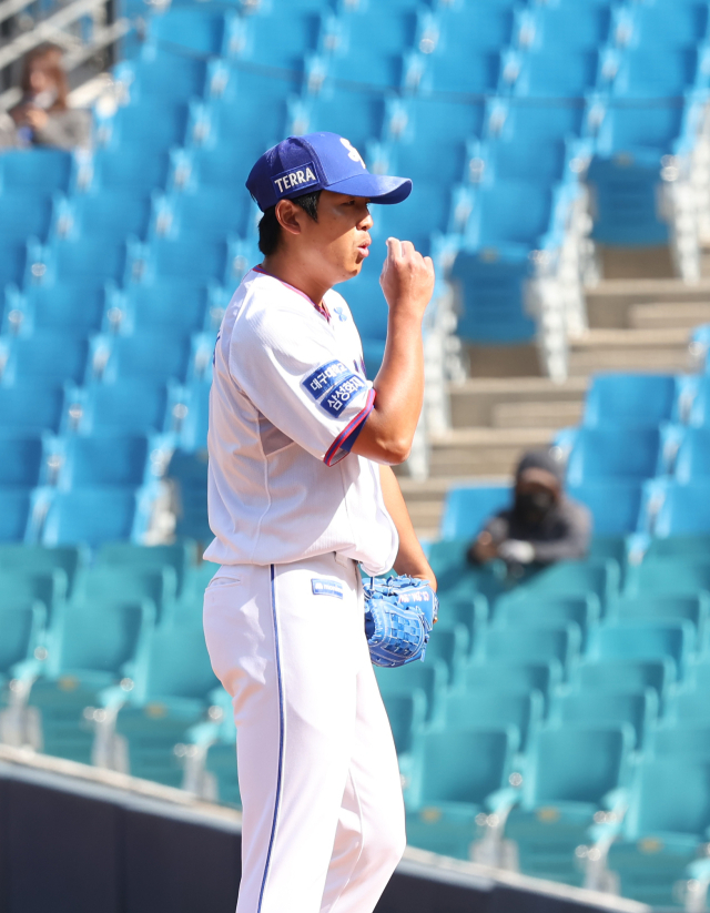 삼성라이온즈 선발 자원 양창섭이 16일 대구삼성라이온즈파크에서 열린 LG트윈스와의 시범경기에서 마운드에 오르고 있다. 삼성라이온즈 제공