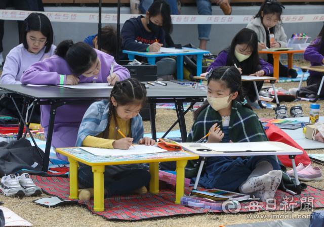 세계 기상의 날(3월23일)을 앞두고 대구기상청이 18일 국립대구기상과학관 잔디광장에서 개최한 