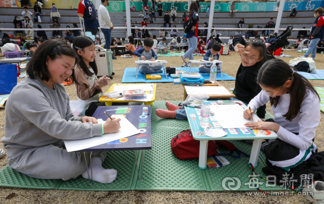 세계 기상의 날(3월23일)을 앞두고 대구기상청이 18일 국립대구기상과학관 잔디광장에서 개최한 