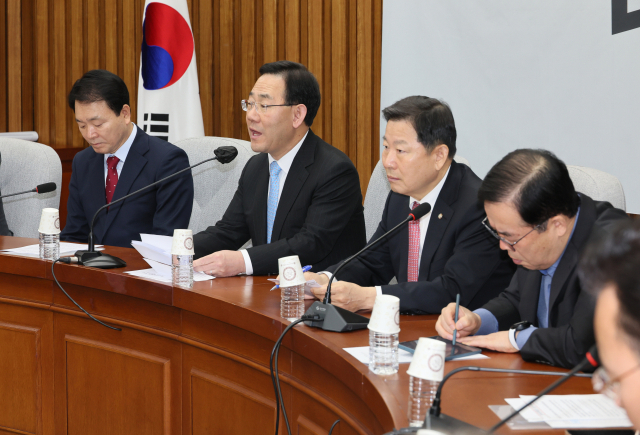 국민의힘 주호영 원내대표가 17일 오전 국회에서 열린 원내대책회의에서 발언하고 있다. 연합뉴스