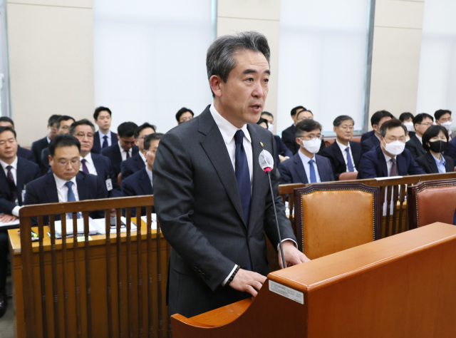 윤희근 경찰청장이 22일 오후 열린 국회 행정안전위원회 전체회의에서 인사말을 하고 있다. 연합뉴스