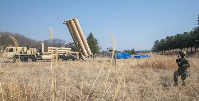 경북 성주에 고고도미사일방어체계(THAAD·사드)가 2017년 배치된 이후 6년 만에 처음으로 기지 밖에서 발사대 전개 훈련이 진행됐다. 주한미군은 지난 13일부터 23일까지 진행한 한미 연합연습 