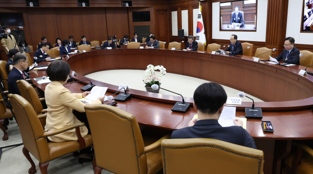 추경호 경제부총리 겸 기획재정부 장관이 24일 오전 서울 종로구 정부서울청사에서 열린 비상 경제장관회의 겸 수출 투자대책 회의에 참석해 발언하고 있다. 연합뉴스