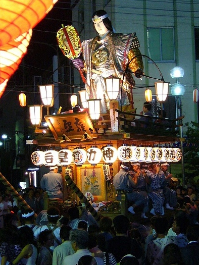 일본의 전통 축제인 마쯔리(祭り)의 신공왕후(2015). 신공왕후는 지금도 마쯔리에서 삼한을 정벌하고 임나일본부를 세운 군주로 받들어진다.