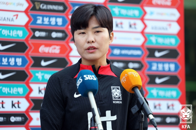 한국 여자축구 대표팀의 에이스 지소연(수원FC)이 2일 경기 파주시 파주 NFC(축구대표팀 트레이닝센터)에서 취재진과 인터뷰하고 있다. 연합뉴스