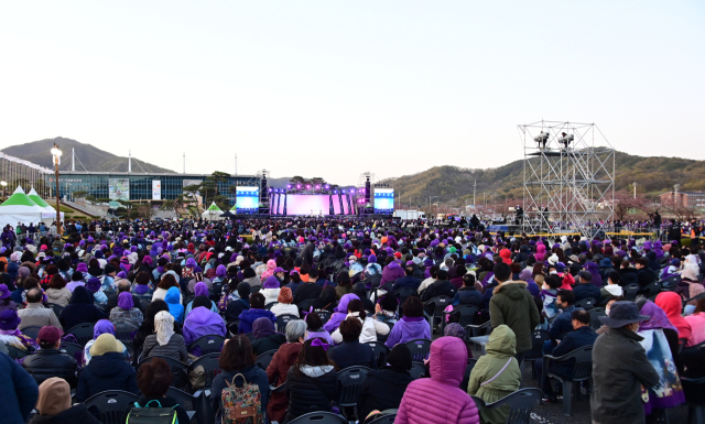 김천시종합스포츠타운에서 열린 신바람 행복 콘서트 모습. 김천시 제공