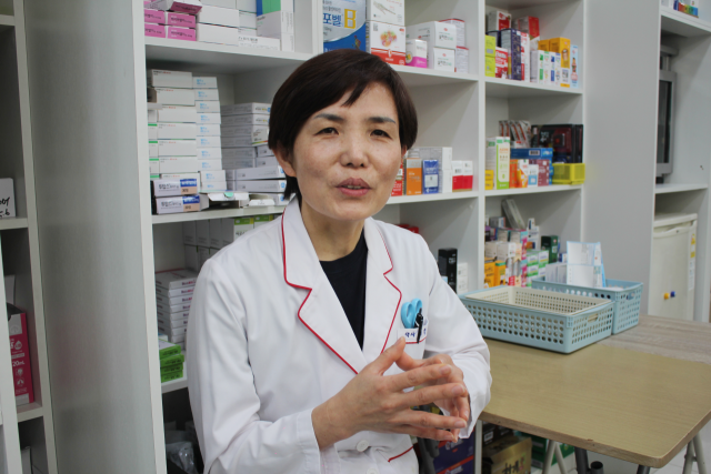 12일 이향이 대구마약퇴치운동본부 본부장이 본인이 운영하는 약국에서 최근 증가하고 있는 마약 사범에 대해 설명하고 있다. 박성현 기자