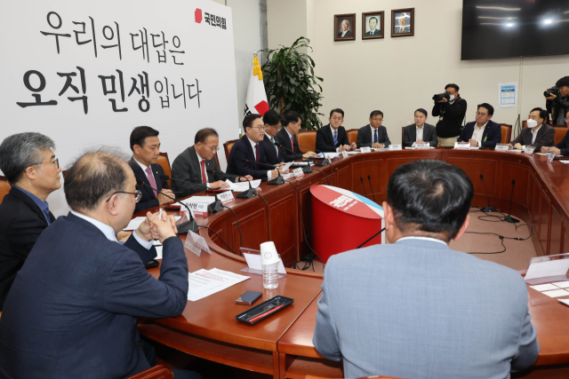 국민의힘 규제개혁추진단 홍석준 위원장이 12일 국회에서 열린 규제개혁 위원회에서 발언하고 있다. 연합뉴스