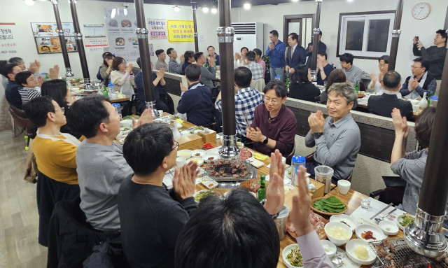 외교부 국립외교원 글로벌리더십 국제관계 장기연수과정 교육생 45명이 국내 현장학습으로 안동을 찾아 안동문화에 매료됐다. 이들은 중앙부처, 헌법기관 등 고위직 공무원들이다. 엄재진 기자