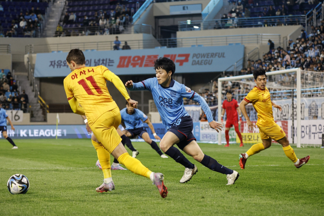 16일 DGB대구은행파크에서 광주FC를 상대로 열린 하나원큐 K리그1 2023 7라운드 경기, 대구 케이타가 드리블을 하고 있다. 대구FC 제공