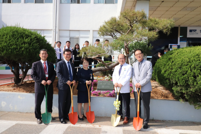 순천향대학교 부속 구미병원은 19일 본관로비에서 개원 44주년을 기념해 