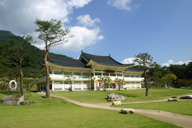 문경새재도립공원에 있는 문경 옛길박물관 전경. 문경시 제공