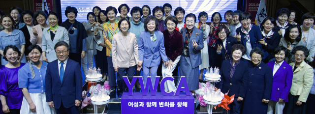 대구YWCA는 21일 창립 100주년을 맞아 삼성창조경제캠퍼스 중앙컨벤션센터 컨벤션홀에서 기념예배 및 기념식을 개최했다.