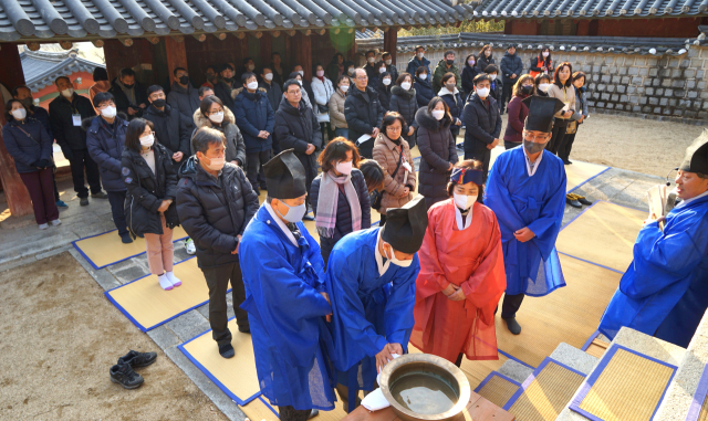 한국국학진흥워 인문정신연수원이 지난 3월 누적 연수생 220만명을 돌파했다. 전국 기업체, 단체 2천500여곳에서 연수를 다녀갔다. 한국국학진흥원 제공