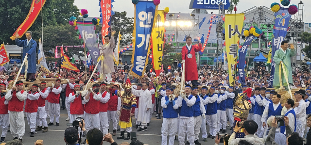 4일부터 8일까지 옛 안동역사 앞 도로와 원도심 일대에서는 