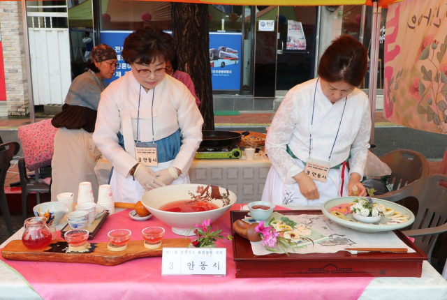 제50회 차전장군 노국공주 축제 셋째날 민속판 광장에서는 