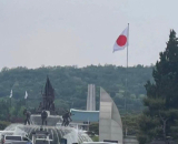 기시다 후미오 일본 총리가 지난 7일 국립서울현충원에 참배할 때 일장기가 내걸린 것을 두고 논란이 일고 있다. 더불어민주당에서는 