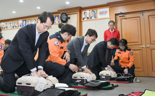 대구시는 8일 시청 산격청사에서 시 간부공무원들을 대상으로 심폐소생술 전문 요원화 교육을 진행했다. 대구시 제공.