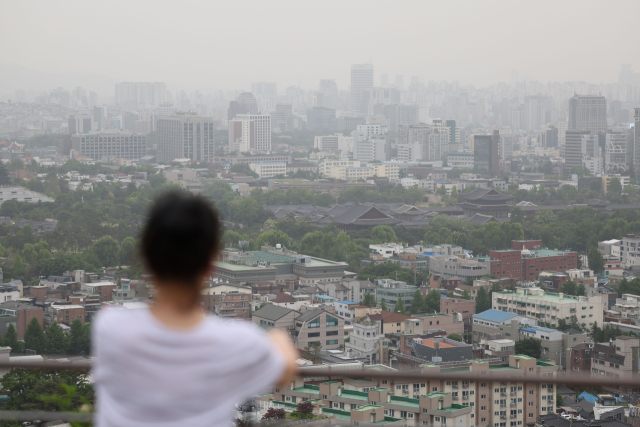 황사의 영향으로 미세먼지 농도가 