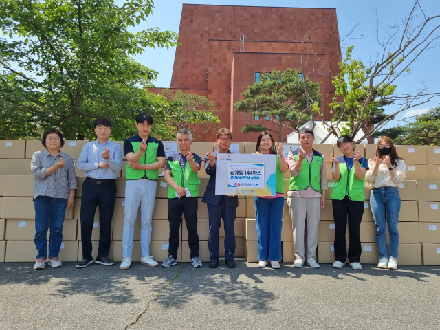 한국전력기술(사장 김성암)은 29일 김천복지재단(이사장 김충섭)에 1천500만원 상당의 간편식품(삼계탕) 144박스를 기탁했다. 김천시 제공