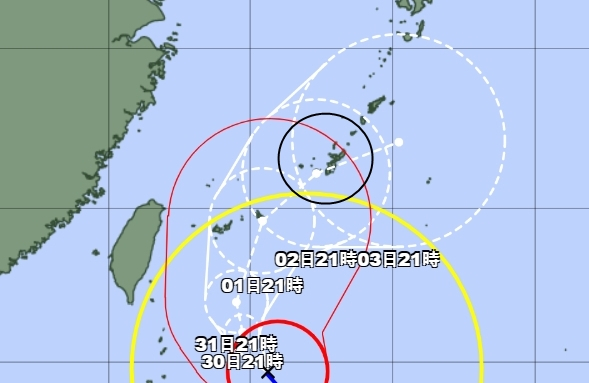 일본 기상청 29일 오후 9시 발표 태풍 마와르 예상경로. 검은 원 안이 오키나와 본섬.