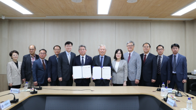 국립안동대학교와 경북도립대학교 관계자들이 30일 